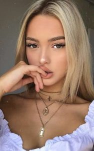 Başı Bağlı Yabancı Fetiş Yapan İstanbul Escort Kadın Çepere