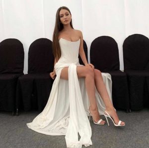 Pendik bayan Escort en enteresan seks tecrübesini anlatıyor