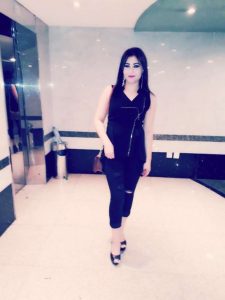 Kurtköy Ağza Escort Kadın adamın çarpık yarrağının tadına bakıyor