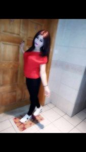 Kurtköy Ağza Escort Kadın adamın çarpık yarrağının tadına bakıyor